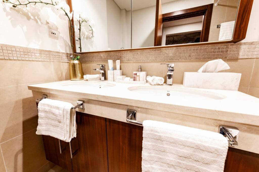 First Class 3Br With Full Burj Khalifa And Fountain View دبي المظهر الخارجي الصورة